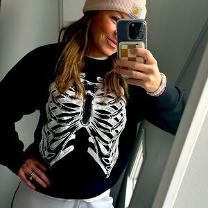 ✋skeleton sweatshirt
